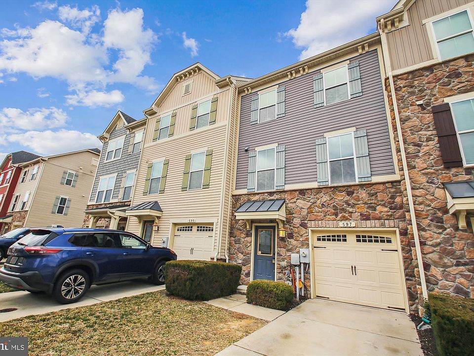 1st image of 597 Fox River Hills Way
