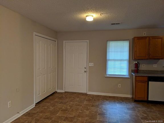 4th image of 111 Glennie St #B