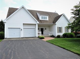 7 Balsam Ridge Cir, Wallingford, CT 06492