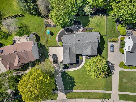 2nd image of 32221 Woodfield Dr