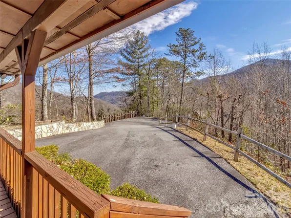 30 Edgewater Ln, Maggie Valley, NC 28751