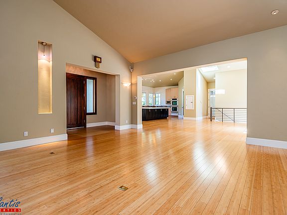 5th image of 4014 Amaranta Ave