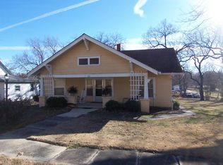 104 W 10th St, Pleasanton, KS 66075