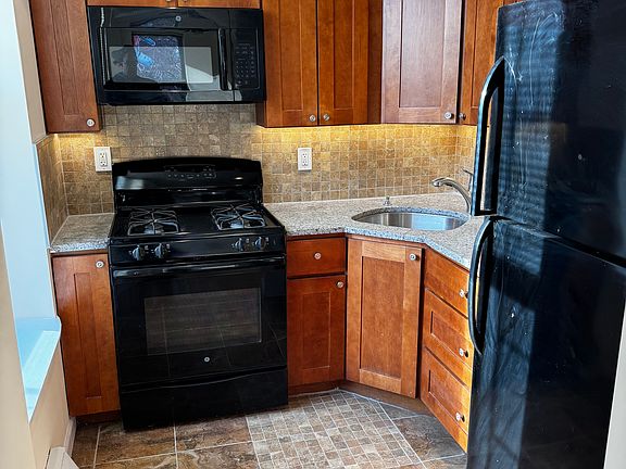3rd image of 55 Bruckner Blvd APT 3A