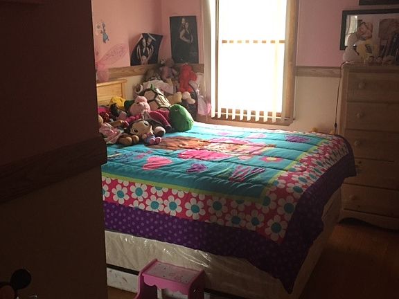 5th image of 531 Lowell St APT 1