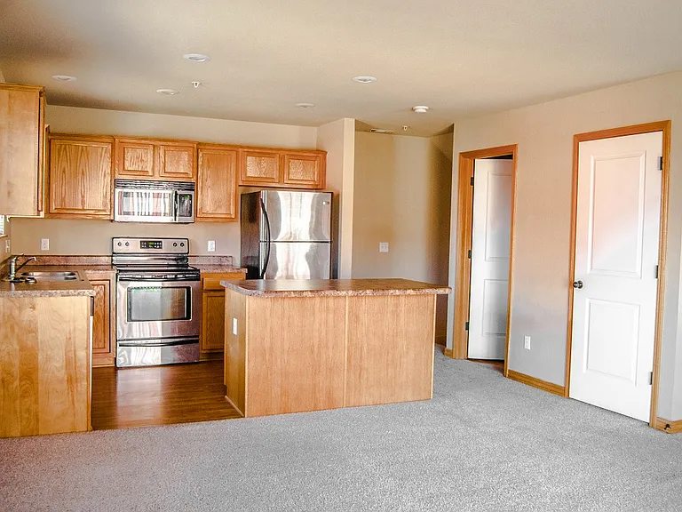 2869 W Hillshire Dr — Photo 3
