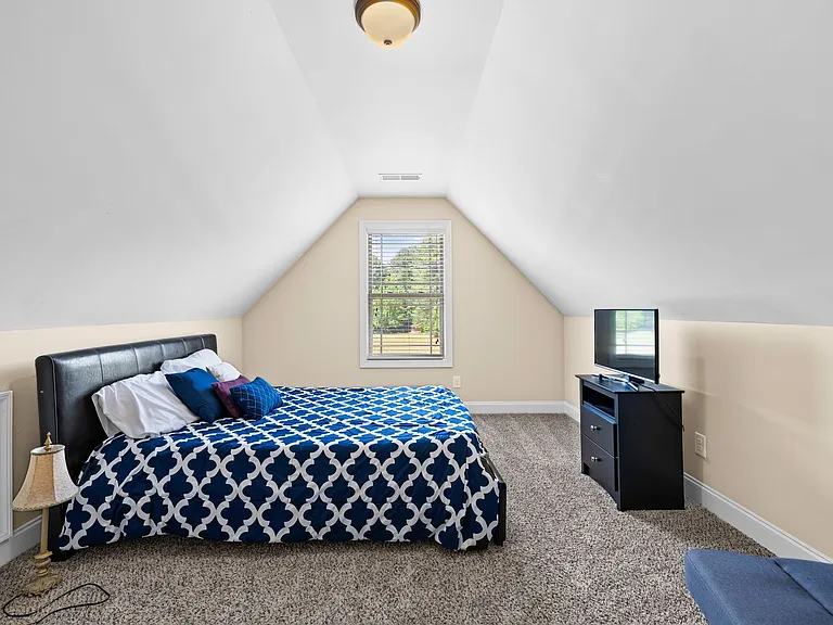 640 Hood Ave — Photo 17