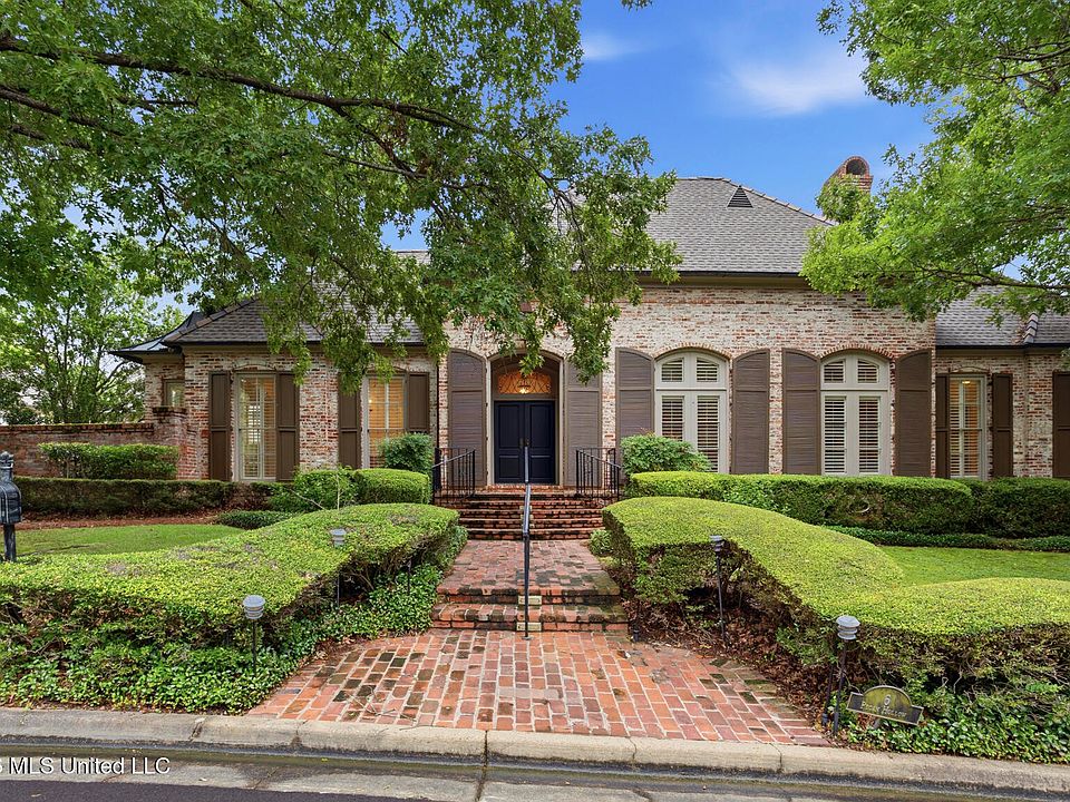 1st image of 6 Pecan Hollow Dr