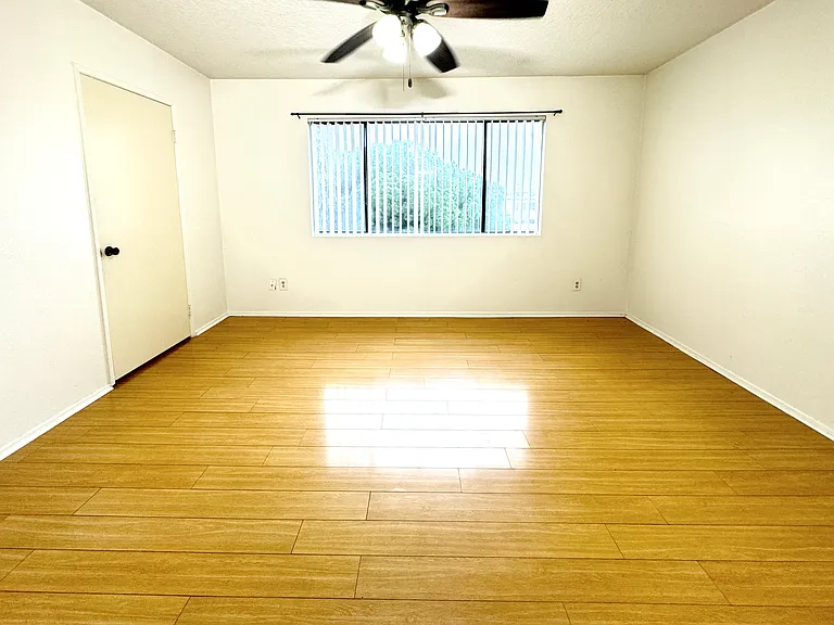 13105 Kornblum Ave — Photo 20