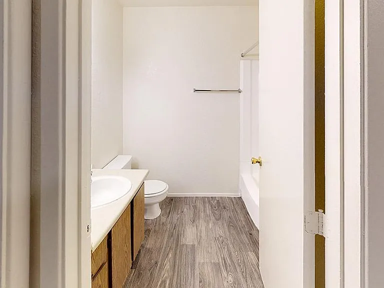 Falcon Glen Apartments — Photo 16