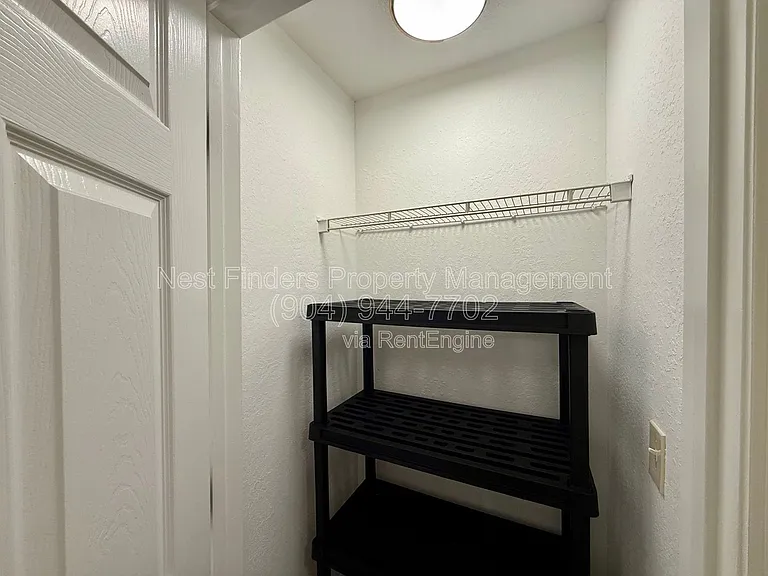 725 Alexander St — Photo 20