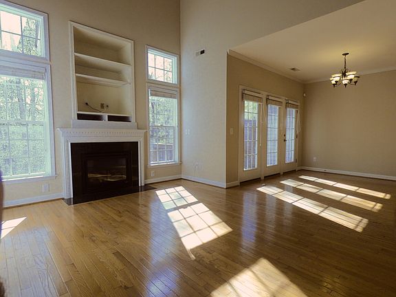 2nd image of 816 Saratoga Dr
