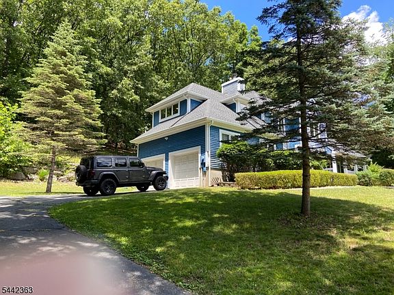 4th image of 39 Radcliffe Dr