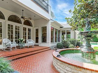 900 Timber Creek Ct, Friendswood, TX 77546