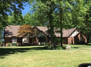 37820 Flint Ridge Dr, Grafton, OH 44044