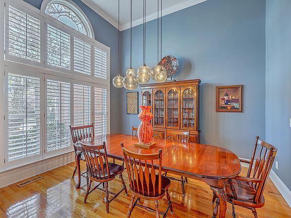 3rd image of 4275 Persimmon Woods Dr