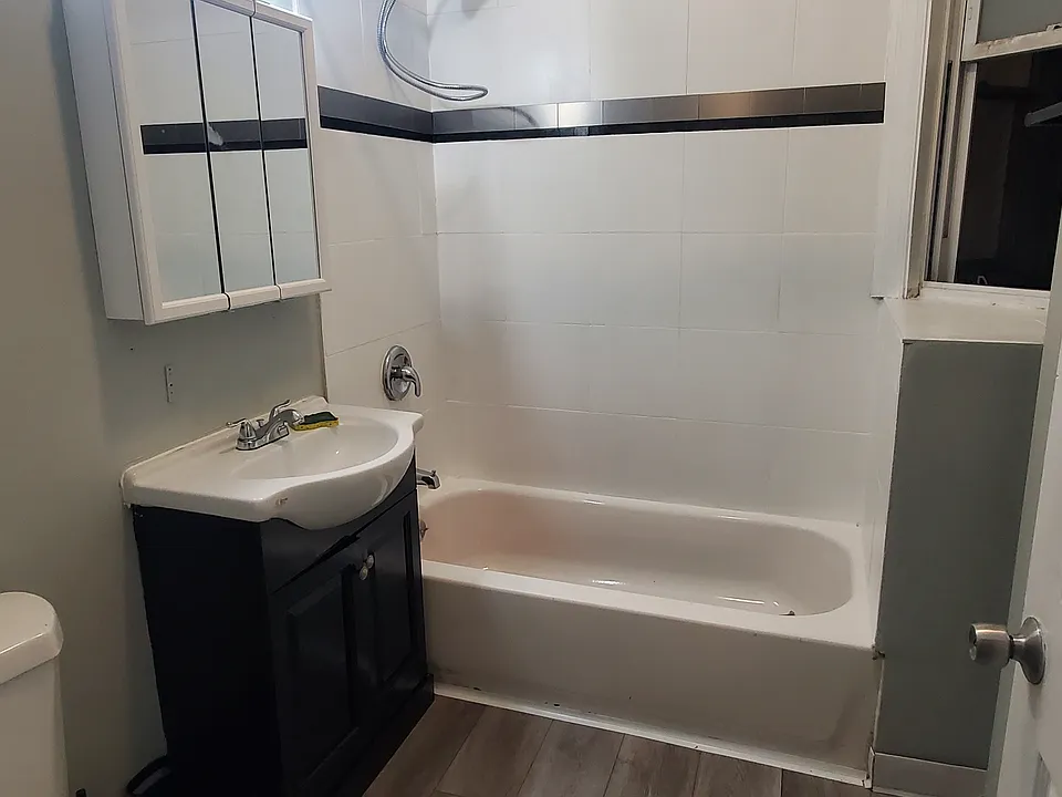 4428 W Congress Pkwy #2