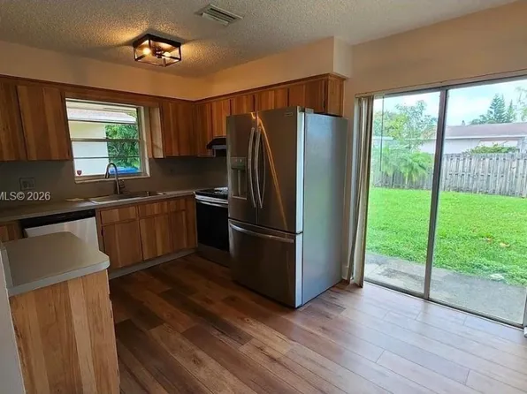 2511 Hayes St, Hollywood, FL