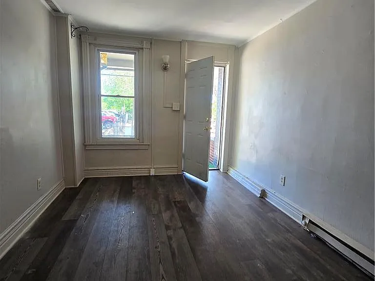 432 N Law St — Photo 2
