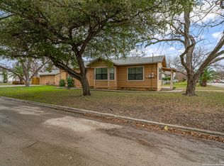 215 S Hackberry Ave, New Braunfels, TX 78130