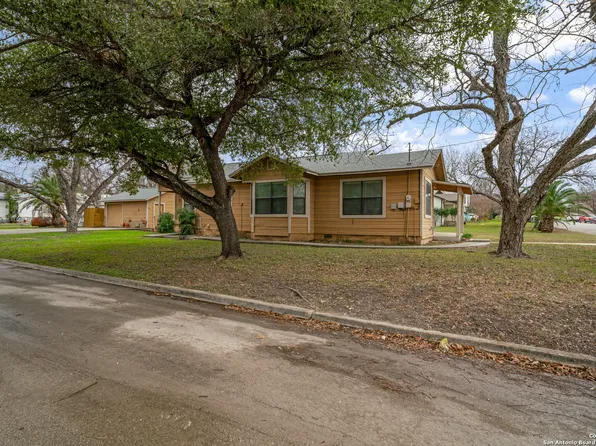 215 S Hackberry Ave, New Braunfels, TX 78130