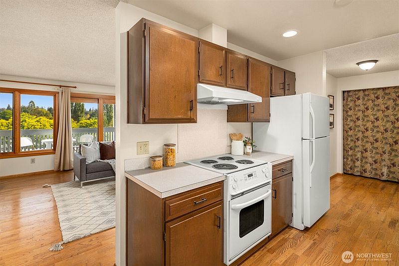5th image of 7064 35th Avenue NE #22