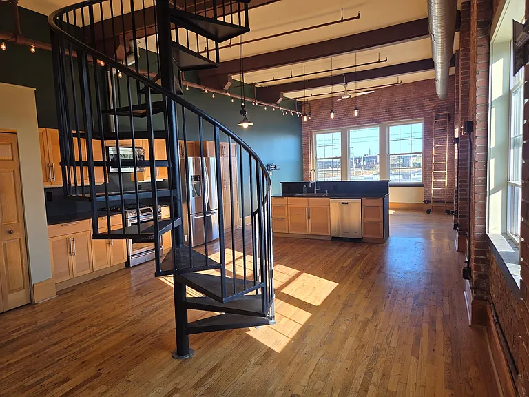 1667 E 40th St #3G — Photo 3