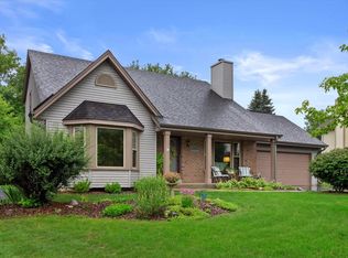 W227N2695 Aspenwood Ln, Waukesha, WI 53186
