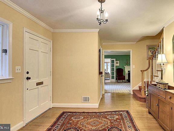 2nd image of 9909 Hillridge Dr