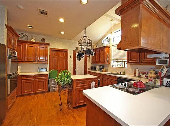 Light & Bright with big windows!