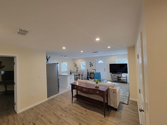 4th image of 132 N Franklin St