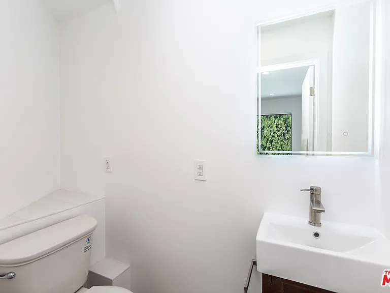8012 Zeus Dr — Photo 32