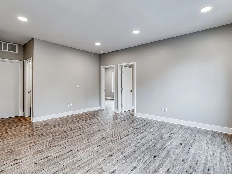 Brand New Luxury Apartments — Photo 8
