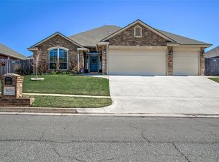9208 Shady Grove Rd, Moore, OK 73160