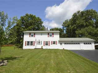 58 Ross Brook Dr, Rochester, NY 14625