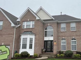 34 Groom St, Burlington, NJ 08016