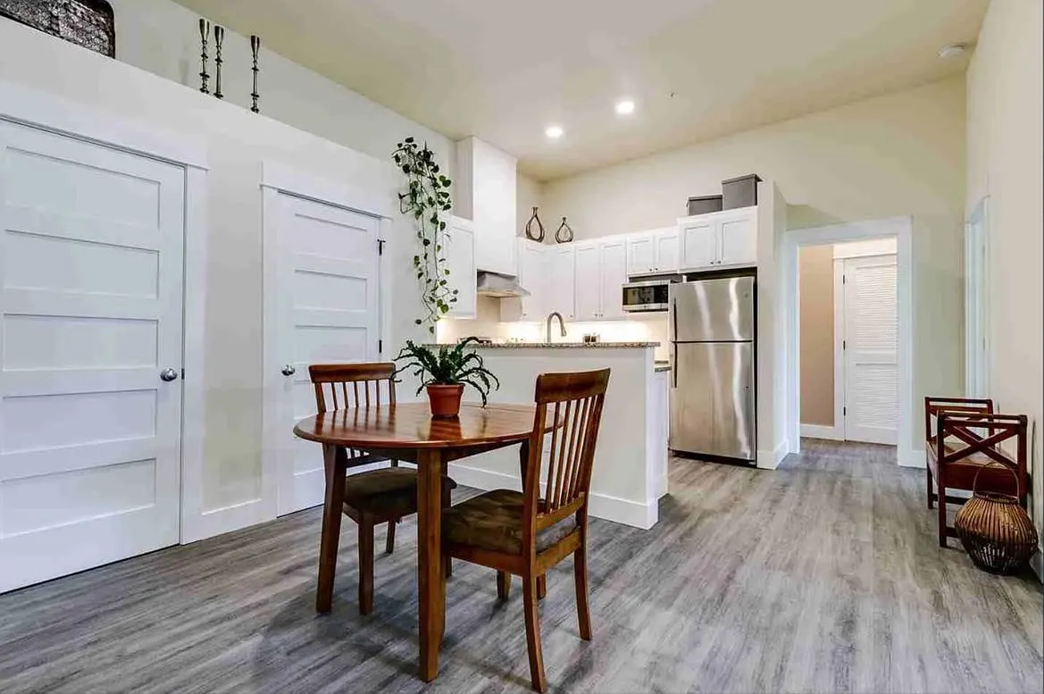2 bed, 810 sqft, $1,525 — Photo 1