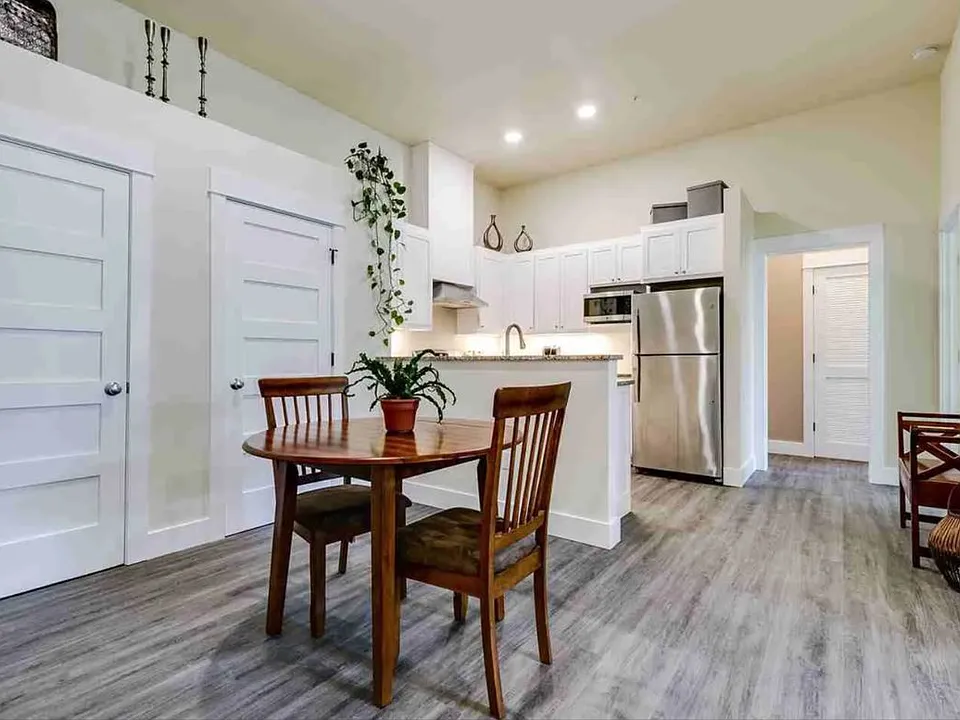 607 E Main St #206
