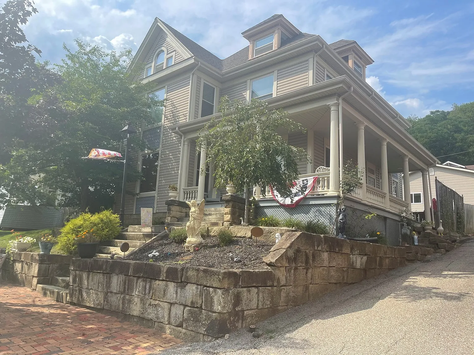 218 Ferry St photo 1