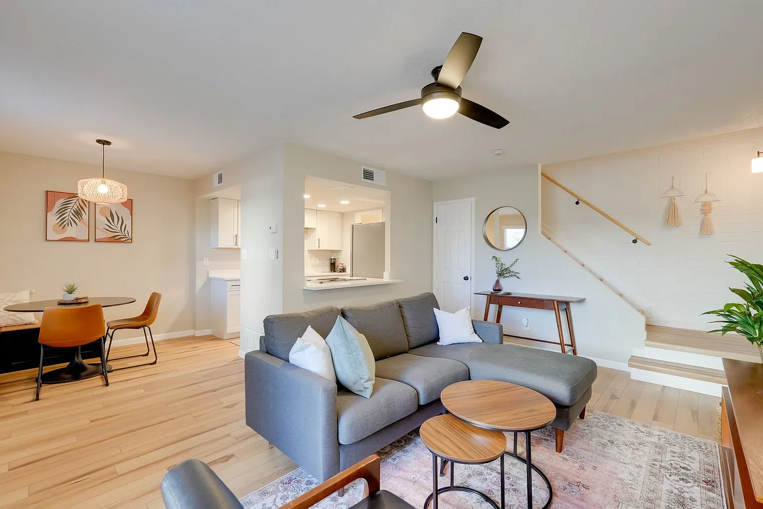 2 bed, 1.0 bath, 979 sqft, $2,992 — Photo 2