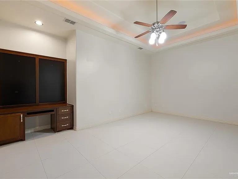 2505 Grand Canal Dr — Photo 10