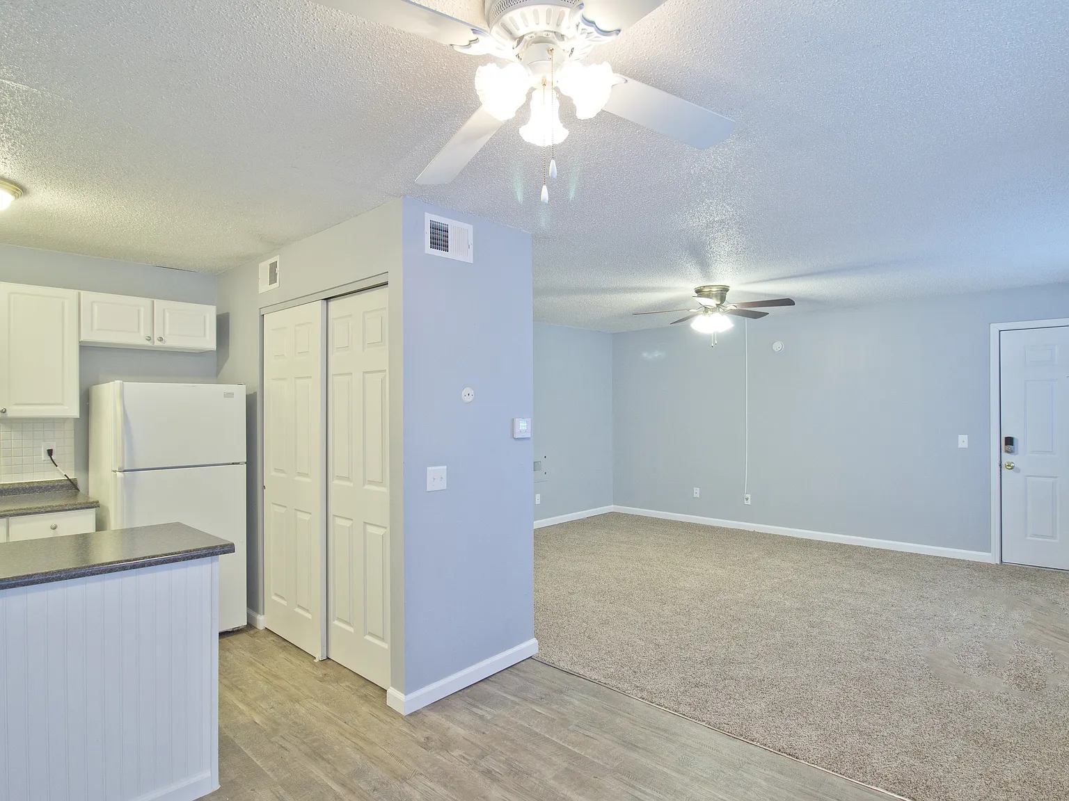 1124 University Dr — Photo 4