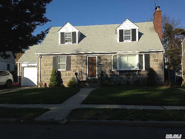 1st image of 107 E Argyle St