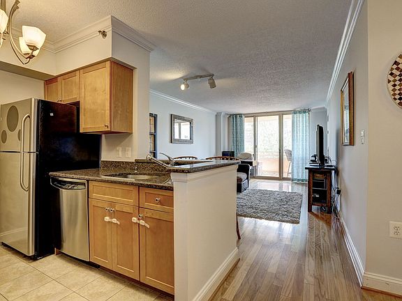 5th image of 4801 Fairmont Ave APT 305