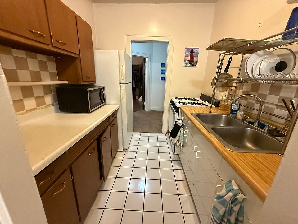 1st image of 3953 N Maryland Ave APT 11