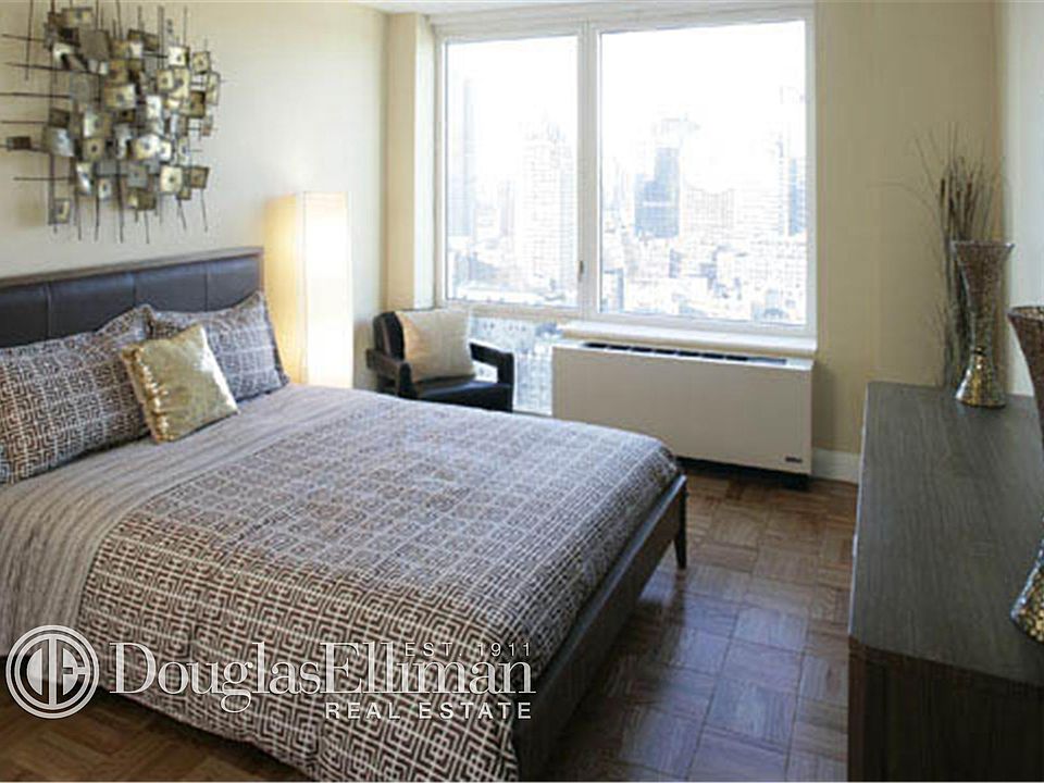 1st image of 9 W 31st St APT 32D
