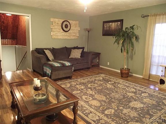 4th image of 554 W Main St