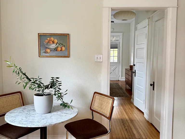 1573 N Hooker St — Photo 9