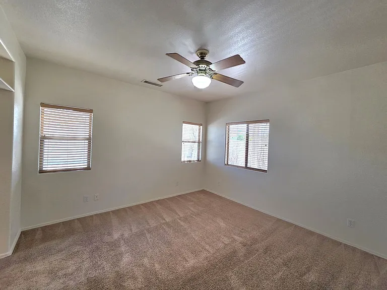 609 W Rio Vista Ln — Photo 9
