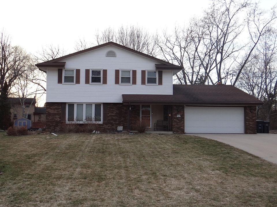2nd image of W224N2621 Springwood Ln